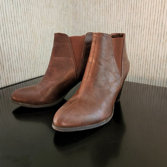 BAMBOO Size 9 Brown Faux leather Booties - Picture 1 of 2